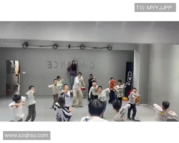 街舞文化探秘：深入解析北京街舞队的包夹技巧与团队合作精神