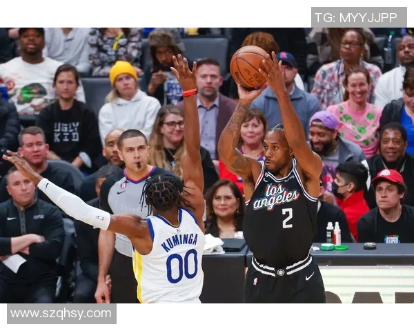 勇士与快船激战27日赛场比分揭晓精彩瞬间回顾 勇士与快船激战27日赛场比分揭晓精彩瞬间回顾