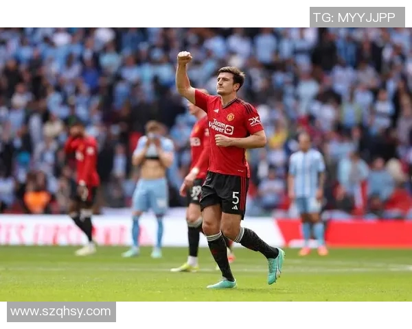 雷丁与曼联足总杯精彩回放分析及比赛亮点总结